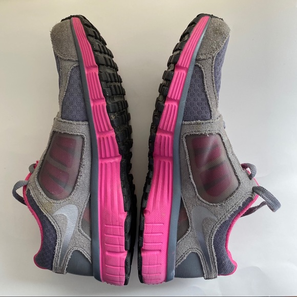 Nike women’s Dual Fusion ST2 running shoes. - Picture 5 of 9